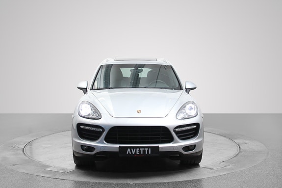 Porsche Cayenne 2 of 5