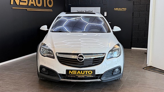 Opel Insignia Country Tourer 2 of 5