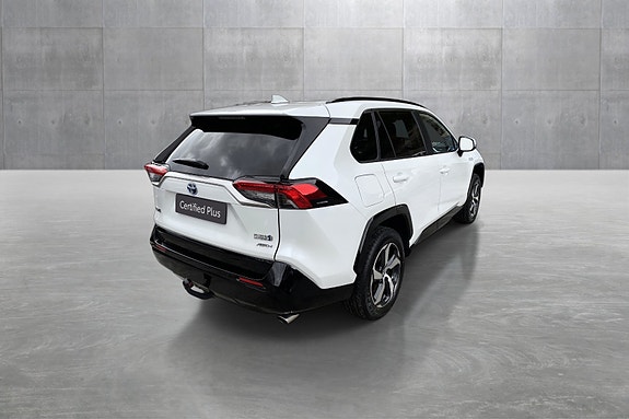 Toyota RAV4 Plug-in Hybrid 5 of 5