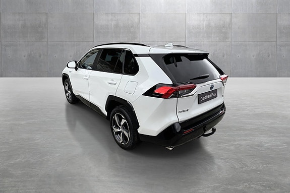 Toyota RAV4 Plug-in Hybrid 3 of 5