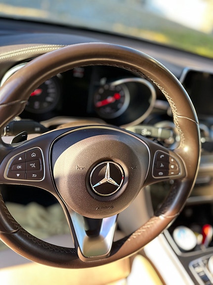 Mercedes-Benz GLC350 e 9 of 12