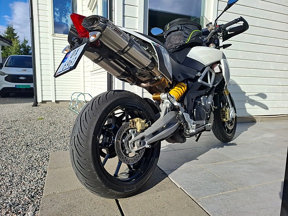 Aprilia Dorsoduro 1200 19 of 23