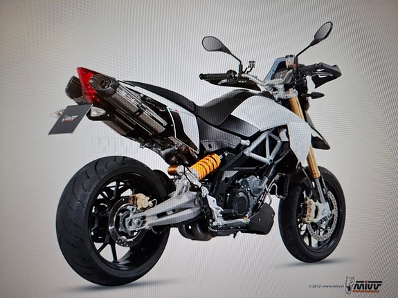 Aprilia Dorsoduro 1200 3 of 23