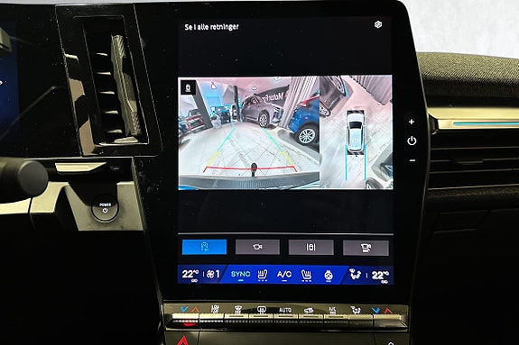 Bakovervendt kamera med parkeringsguider for enkel manøvrering.