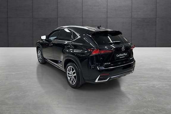 Lexus NX300h 3 of 5