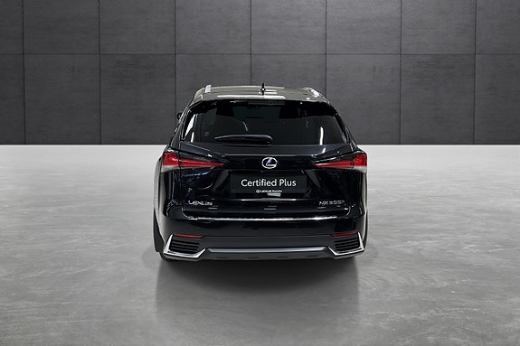 Lexus NX300h 4 of 5