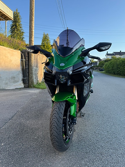 Kawasaki Ninja H2 SX 2 of 5
