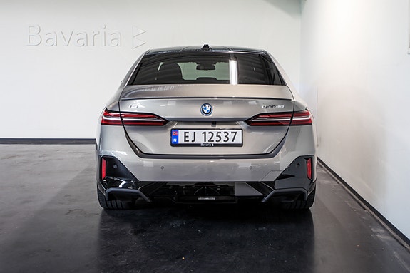 BMW i5 4 of 5