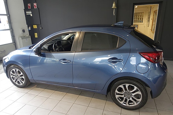 Mazda 2 3 of 5