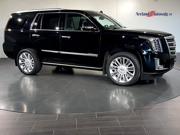 Cadillac Escalade 10 of 30