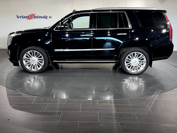 Cadillac Escalade 3 of 30