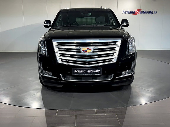 Cadillac Escalade 12 of 30
