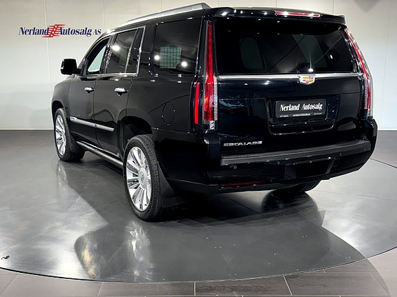 Cadillac Escalade 5 of 30