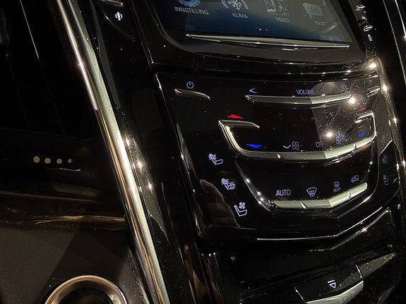 Cadillac Escalade 22 of 30
