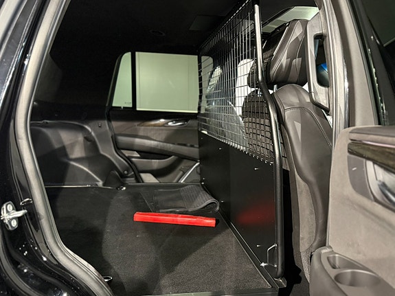 Cadillac Escalade 30 of 30
