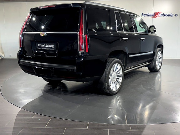 Cadillac Escalade 7 of 30