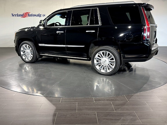 Cadillac Escalade 4 of 30