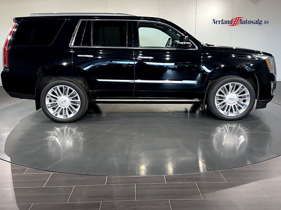 Cadillac Escalade 9 of 30