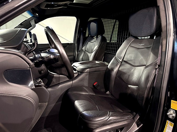 Cadillac Escalade 13 of 30