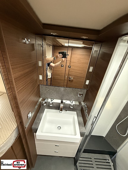 Carthago c-line I 5.9 XL LE MB | LITHIUM 19 of 29
