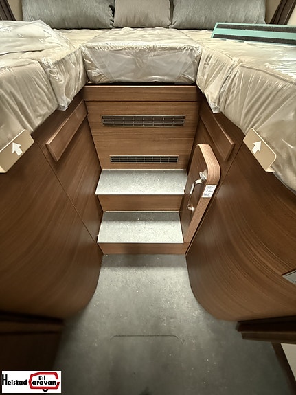 Carthago c-line I 5.9 XL LE MB | LITHIUM 23 of 29