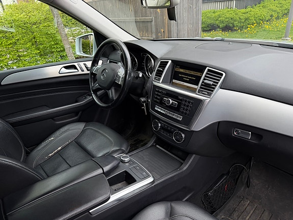 Mercedes-Benz ML350 9 of 11