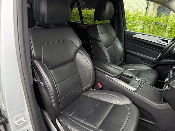 Mercedes-Benz ML350 10 of 11