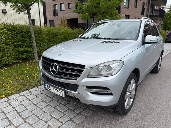 Mercedes-Benz ML350 5 of 11