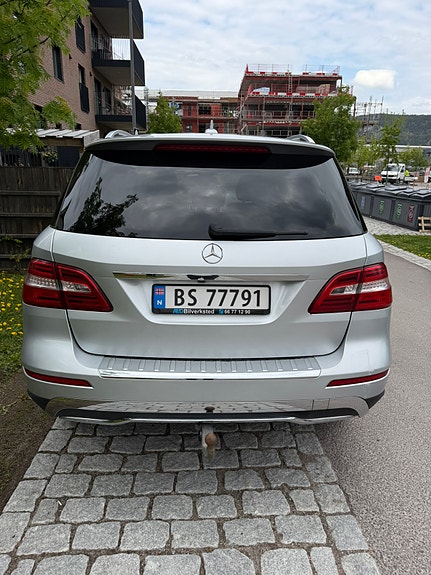 Mercedes-Benz ML350 7 of 11