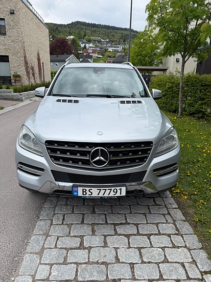 Mercedes-Benz ML350 6 of 11