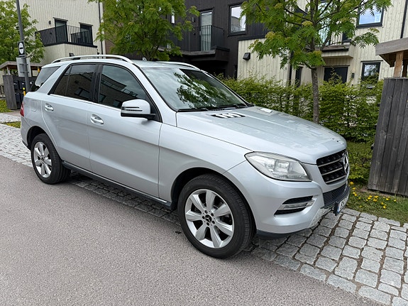 Mercedes-Benz ML350 4 of 11
