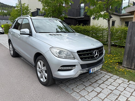 Mercedes-Benz ML350 2 of 11