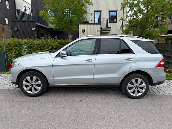 Mercedes-Benz ML350 8 of 11