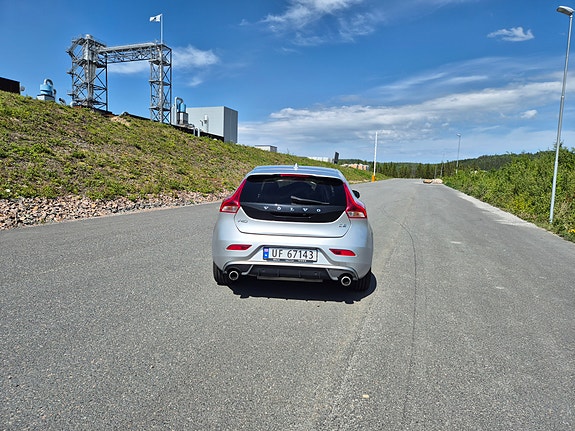 Volvo V40 4 of 5