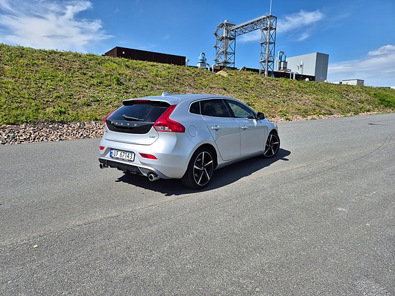 Volvo V40 5 of 5