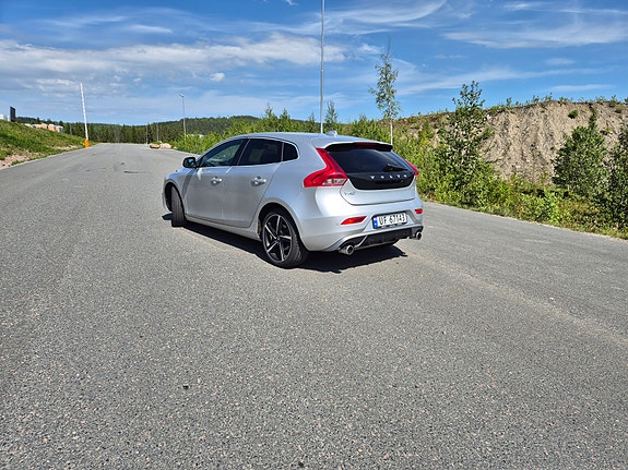Volvo V40 3 of 5