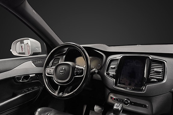 Volvo XC90 14 of 30