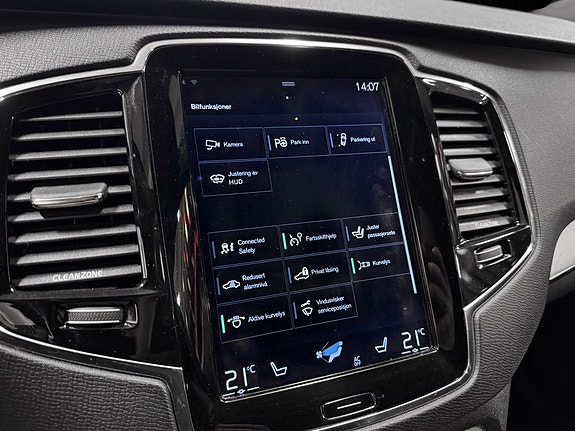 Volvo XC90 24 of 30