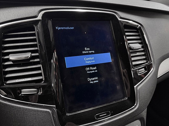 Volvo XC90 26 of 30