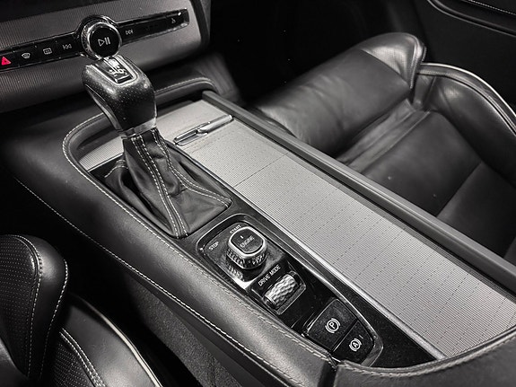 Volvo XC90 20 of 30