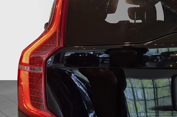 Volvo XC90 10 of 30