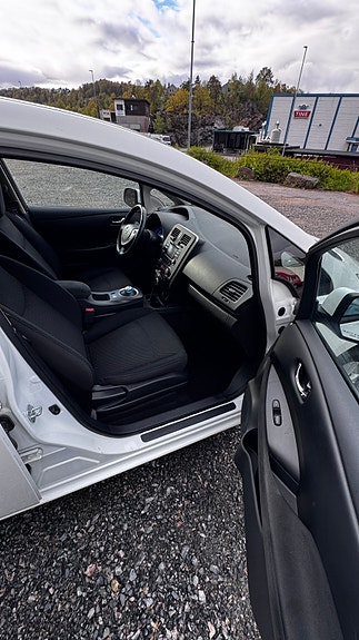 Nissan Leaf 17 of 21