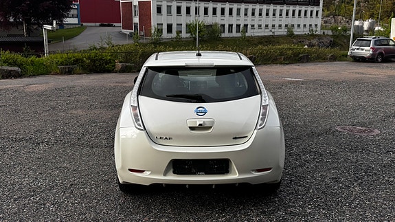 Nissan Leaf 4 of 5
