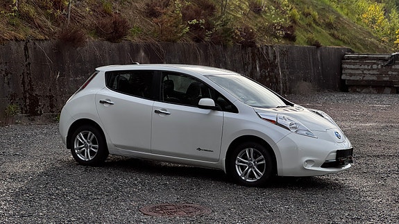 Nissan Leaf 2 of 5