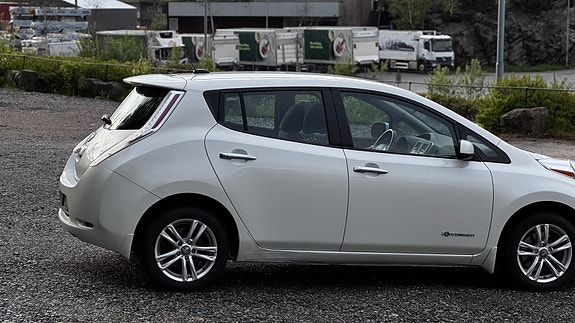 Nissan Leaf 3 of 5