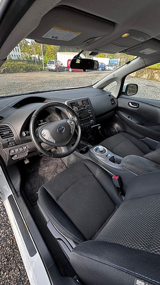 Nissan Leaf 8 of 21