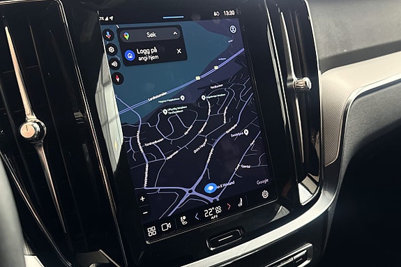 Interaktiv navigasjon med Google Maps og intuitiv touchkontroll.