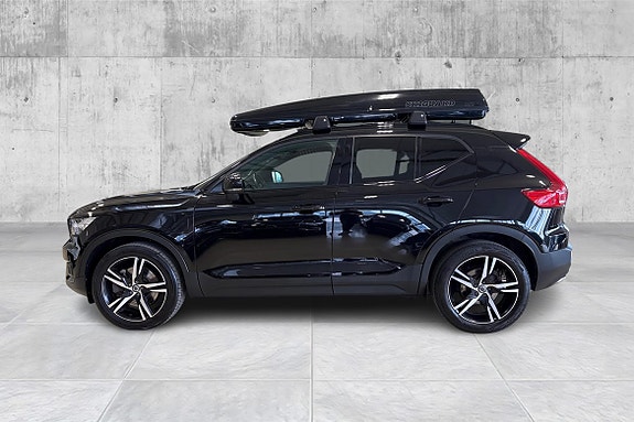 Volvo XC40 2 of 5