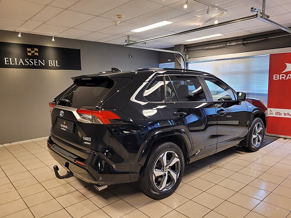Toyota RAV4 5 of 5