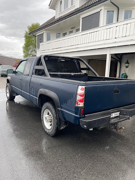 Chevrolet Silverado 4 of 5
